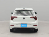 トランクルームの開閉方法は、VWのエンブレム部分が取っ手になります。