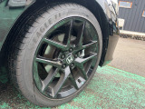 純正アルミホイール付いてます!車の軽量化に繋がることは勿論、見た目の印象が違いますよね♪