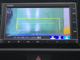 バックカメラの画像です。ガイドラインがスムースな車庫入れをサポートいたします。車庫入れの安心感がアップしますね。