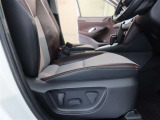 パワーシート搭載。微妙な調整が手軽にでき、ピッタリなポジションで運転することが可能です。