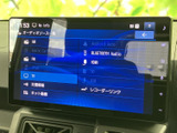 複数のオーディオソースが画面上に並び、利用したい項目を選びやすい表示です。音楽やラジオなどの選択肢を確認しながら、普段の移動に合わせて手軽に切り替えられます。