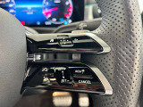 メモリー付きパワーシートが装備されている車両はシートの位置・ドアミラーの角度・ハンドルの位置を3名まで記憶出来ます。