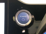 エンジンスタートスイッチです。キーが車内にあれば、エンジンの始動や停止はスイッチを押すだけ!キーを取り出す手間を省き、ワンプッシュで操作できるので簡単でスムーズです。