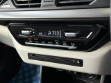 【フルオートエアコン】一度お好みの温度に設定すれば、車内の温度を検知し風量や温度を自動で調整。暑い&hellip;寒い&hellip;と何度もスイッチ操作をする必要はありません。快適な車内空間には必須の機能ですね♪
