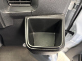 【運転席ドリンクホルダー】