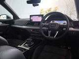 内装はシンプルに使い勝手を考え作られています。お車を運転する感覚をダイレクトに体感して頂けます。室内も広くロングドライブにも快適にお過ごしいただけます。