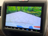【バックカメラ】駐車時に後方がリアルタイム映像で確認できます。大型商業施設や立体駐車場での駐車時や、夜間のバック時に大活躍!運転スキルに関わらず、今や必須となった装備のひとつです!