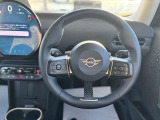 MINIのステアリングは太めで握りやすく、触り心地のよい作りになっています