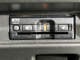 【ETC】ETCカードを挿入すれば料金所はノンストップで通過できます。ETC限定の割引や、高速道路の情報提供サービスを利用できます。