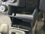 グリップや小物入れなど便利な機能が充実しています