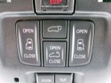 両側電動スライドドアを装備しています。狭い駐車場でも安全に開閉でき、さらに間口が広く乗り降りもし易いですよ。