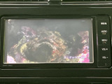 画面には映像コンテンツが表示され、停車中のひとときに映像を視聴して過ごせます。タッチ操作部も画面脇にまとまり、使いたい項目を確認しながら選びやすい構成です。