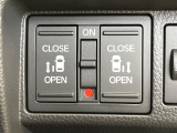 【両側パワースライドドア】スマートキーや運転席のスイッチで後席両側スライドドアの開閉が可能♪電動だから力を入れてドアを開ける必要が無く、小さなお子様でも簡単に開け閉めでき快適です♪