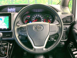 【純正革巻きステアリング】上質な革を使用することで、手にしっかり馴染みとても運転しやすいハンドルです♪