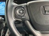 ステアリングにオーディオ操作スイッチが付いています。オーディオ画面に直接タッチしなくても操作が出来ますので、運転に集中できます。