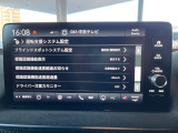 【ブラインドスポットインフォメーション】走行中、ドアミラーの死角になりやすい箇所に後続車が接近するとサイドミラー付近に警告を表示、ドライバーに注意喚起をしてくれます。