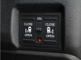 ◆両側電動スライドドア◆狭い駐車場でも乗り降りが楽々♪お子様が隣の車にドアを当ててしまう心配もございません!小さなお子様連れの方もこれで安心。
