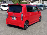 リアはプライバシーガラス付です。見た目もかっこいいですよね。また、太陽光を防ぐので冷房の効きを良くする効果もあるんです。エアコンを控えめにすれば燃費向上も見込めますよ。