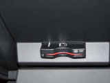 助手席グローブボックス内にビルトイン収納されたETC2.0になります。
