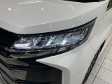【LEDヘッドライト】悪天候や夜間走行時も良好な視界を確保し安心して運転できる高輝度LEDヘッドライトを装備!点灯速度が早く、消費電力も抑えられています。