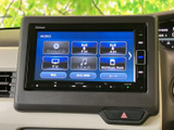 ラジオやテレビ、ディスク、iPod、SDカードなど、画面から利用する音楽・映像のメニューを選べます。