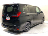 ご納車前にはエンジンオイル・オイルエレメント等を交換して、トヨタディーラーのエンジニアがしっかりと整備をさせていただきます。交換部品などについては、スタッフへお尋ねください。