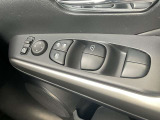 パワーウインドウスイッチです。運転席はオート機能付きです。