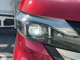 LEDヘッドライトはハロゲンランプの約2倍の光量で明るく遠くを照らし、夜間走行時の視認性を高めます。さらに長寿命や省電力、スタイリッシュな印象も際立たせます。