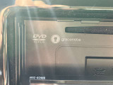 AVIC-RZ900のナビ本体です。DVDビデオのマークがあり、ディスクを入れる口が見えます。