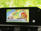 テレビ映像を画面に表示でき、停車中の休憩時間などに番組を視聴してお過ごしいただけます。画面に映像が見やすく表示されるので、車内での待ち時間を便利に活用できます。