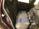 【後部座席】も当然、綺麗・清潔に仕上げております。内装の綺麗なお車は気持ちが良いですし、コンディションのいい車が多いです。これもオススメの1台です。
