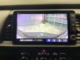 バックモニター付きで、車庫入れやバック時の後方確認をサポート。