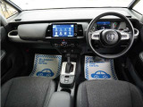 運転にかかわる様々な操作を安全に行えるように視点移動が少なく、操作性に配慮されたスイッチ類が凝縮されたコクピットです。
