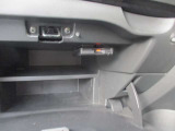 ここにETC付いております。高速道路の料金所もスイスイ♪ ETCカードの申し込みは日産カードがおすすめ!!!「安心」「おトク」「便利」で皆さまのカーライフをサポートする特典満載のカードです。