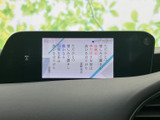 画面には文字情報が表示され、内容を確認しやすい見やすさがポイントです。停車中の設定や確認にも活用でき、画面表示を通じて必要な情報を把握しやすい装備です。