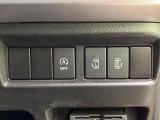 【両側スライドドア】駐車場で隣の車との間隔が狭く乗りにくい時、スライドドアなら安心!ドアオープン時も幅を取らず、開口部が広いので乗り降りがとっても簡単です。大きな荷物の出し入れも後席から可能♪