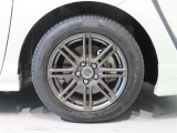 社外のアルミホイールになります。タイヤサイズは185/60R15です。