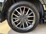 純正ホイール♪205/60R16ノーマルタイヤ装着車♪各種アルミホイールや、スタッドレスタイヤも取扱いしております。是非ご相談ください♪