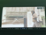 テレビ映像を画面で楽しめる装備です。停車中の休憩時間などに視聴でき、時刻表示も確認できます。車内で過ごすひとときに役立つ、うれしいポイントです。