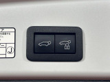 【パワーバックドア】スマートキーや運転席のボタンを押すだけでリアゲートが自動で開閉します!荷物を持っている時や、高い位置にあるバックドアを閉める際に便利な機能です♪
