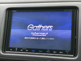 大きな画面に各種メニューが表示され、タッチ操作で目的の機能を選びやすい仕様です。ナビやオーディオをまとめて扱えるため、日常の移動を便利にサポートします。