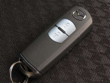 スマートキーはかばんやポケットに入れておけば、ドアのロックアンロックやエンジンの始動が出来ます!