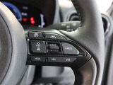 アダプティブクルーズコントロール機能付きです。走行中に先行車の様子を検知しながら、設定した車速の範囲内で先行車との距離のキープを支援します。詳細は販売店スタッフまでおたずねください。