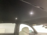 【静電タッチ式LEDルームランプ】ランプ周辺に触れるだけで簡単に点灯が可能です。