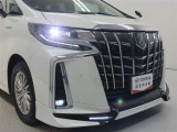 高輝度で点灯速度が速く、しかも消費電力の少ないLEDヘッドライトが装備されています!LEDの明るい光が走行中の視界の確保をサポートして、夜のドライブがより楽しく安全に運転できます♪