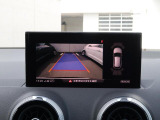 バックカメラ駐車時、後退時に後方を確認する事ができる安全快適装備になります映像だけでなくセンサーにより障害物の距離もドライバーに直感的に伝えてくれる機能になります。