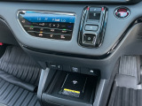 こちらの車両はスマートフォンの置くだけ充電にも対応してますよ(^^)/※置くだけ充電対応の機種に限ります。