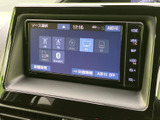 ラジオやディスク、テレビなど、複数の音源を画面から選択できます。利用したい項目を一覧から確認しやすく、日常の移動に合わせて使い分けられる装備です。