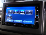 CD、DVD、Bluetooth、AM、FM、AUX、スマートフォン接続ができます。