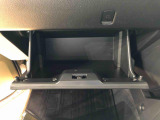 よく使うものが手を伸ばせばすぐ届く、機能面で充実した収納。
